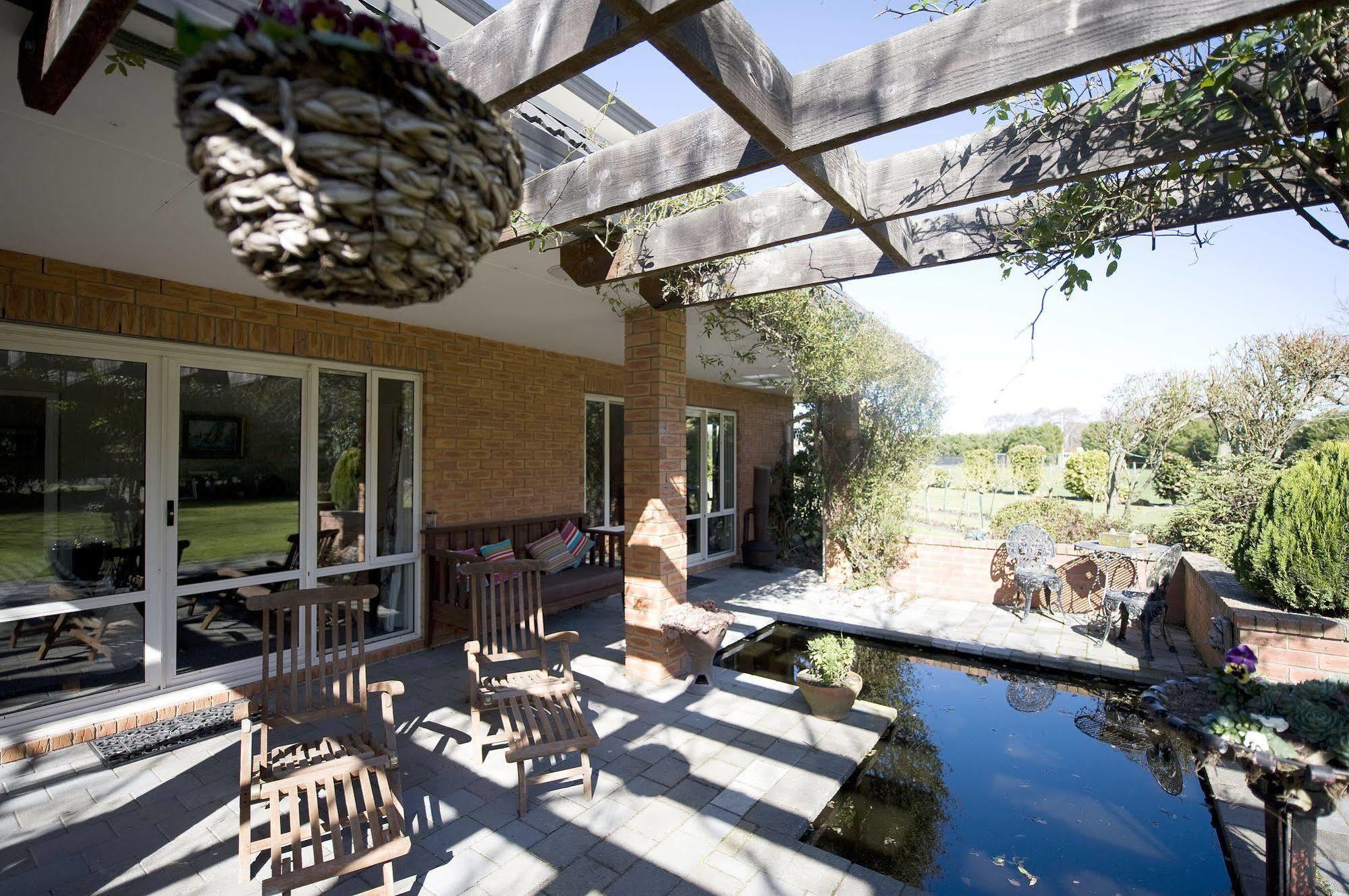 St James Bed And Breakfast Christchurch Bagian luar foto